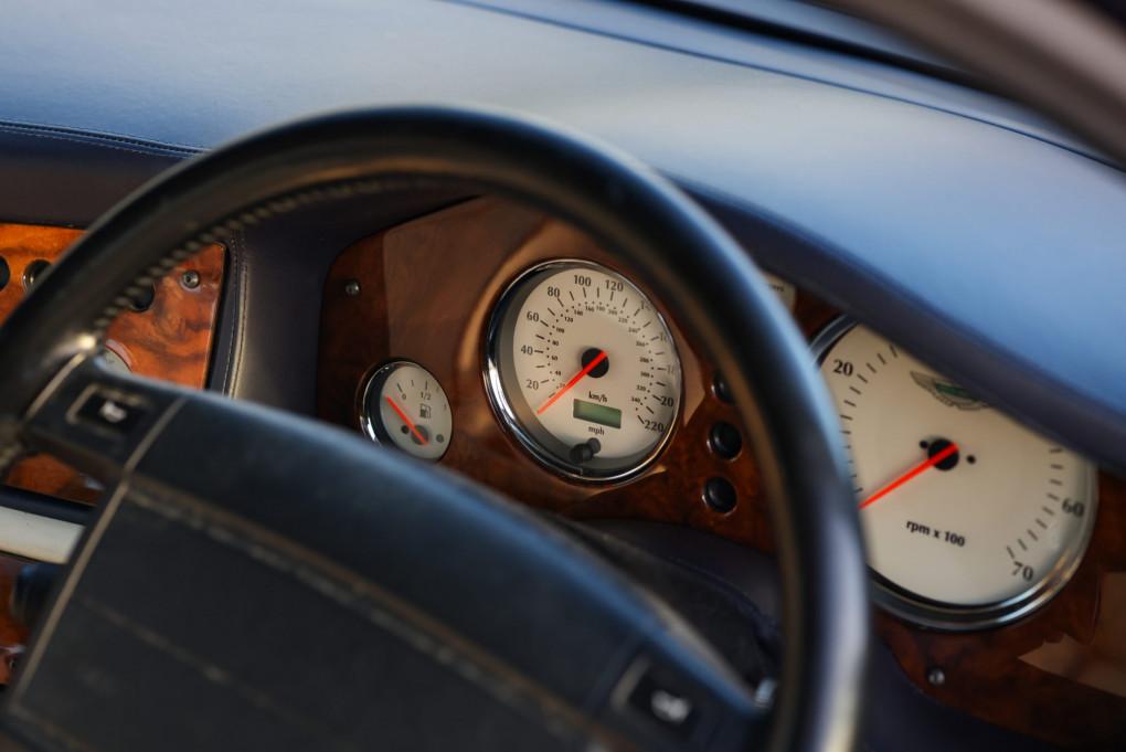 2000 Aston Martin Vantage