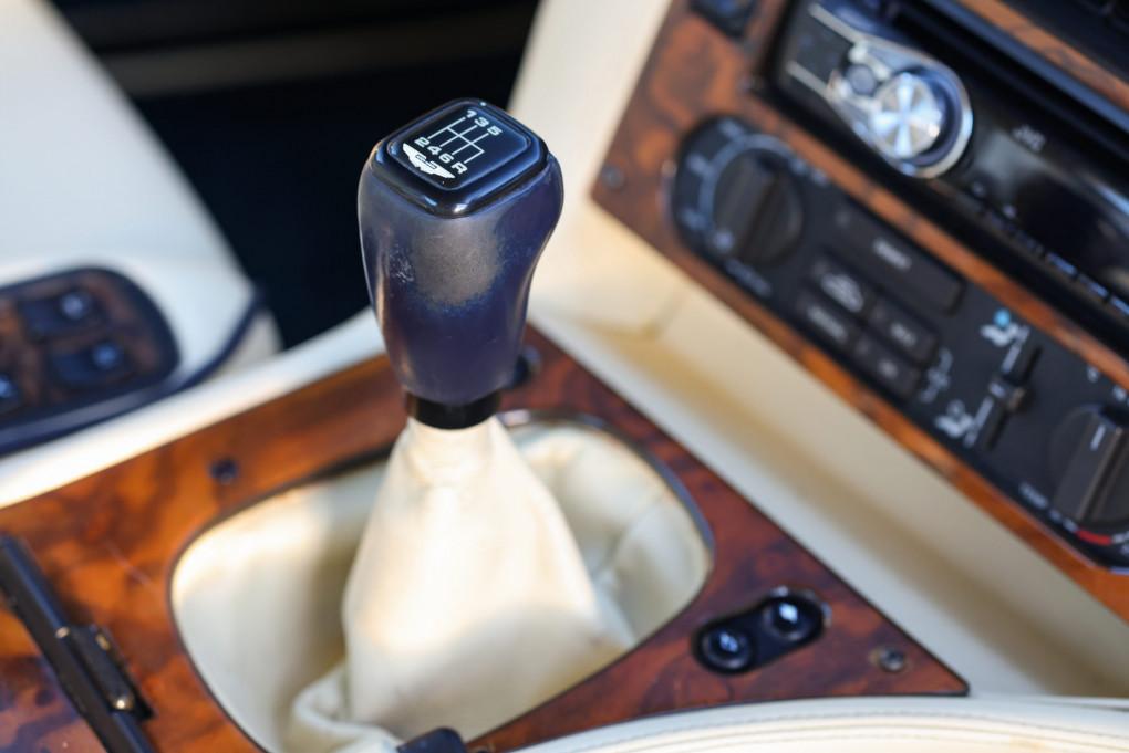 2000 Aston Martin Vantage