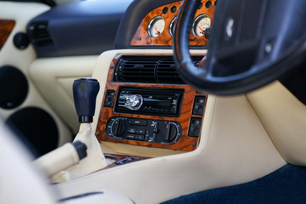 2000 Aston Martin Vantage