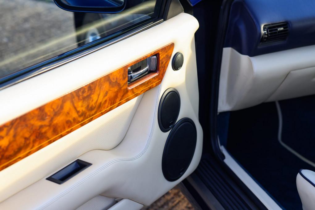 2000 Aston Martin Vantage