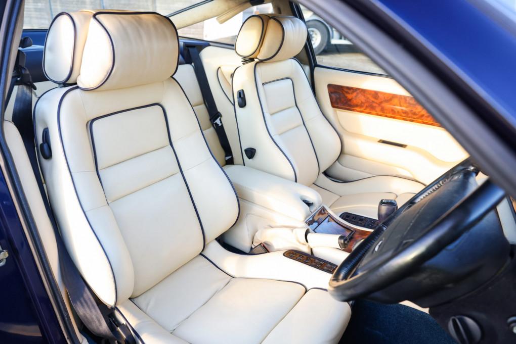 2000 Aston Martin Vantage