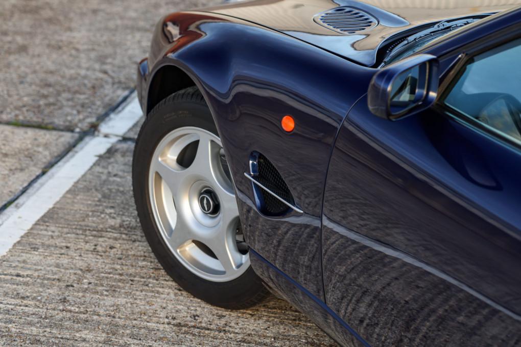 2000 Aston Martin Vantage