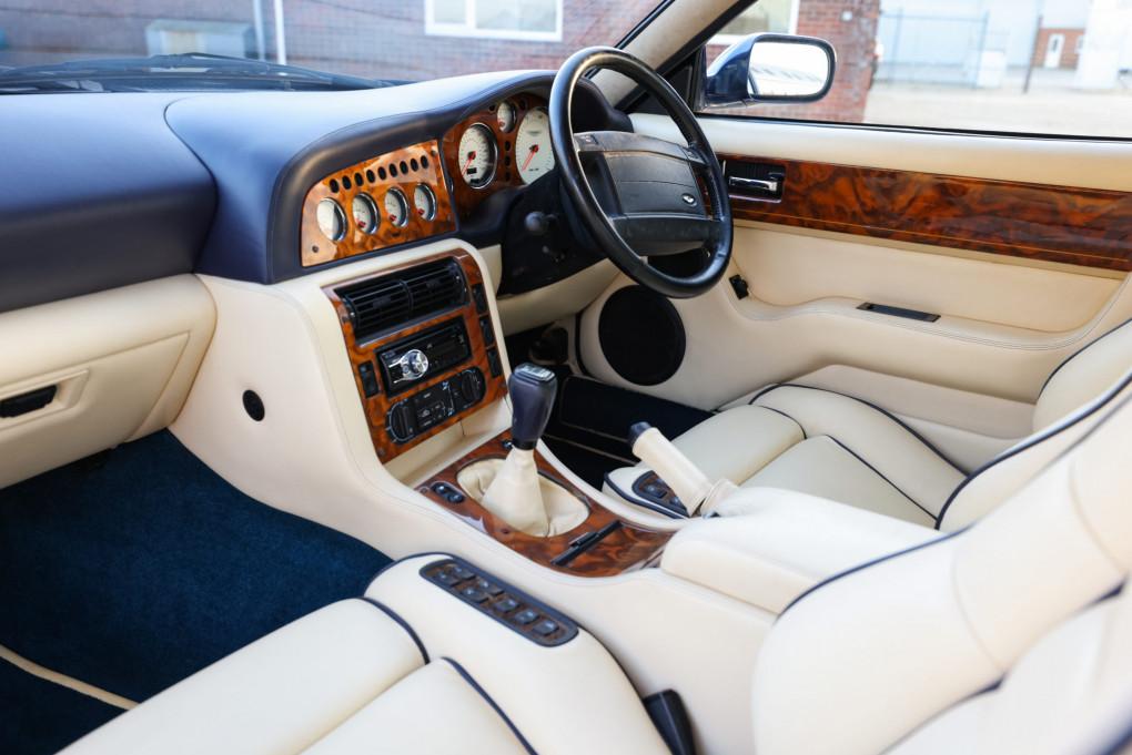 2000 Aston Martin Vantage