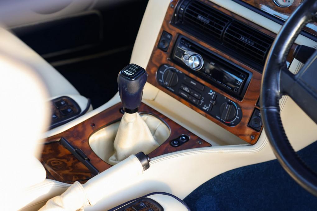 2000 Aston Martin Vantage