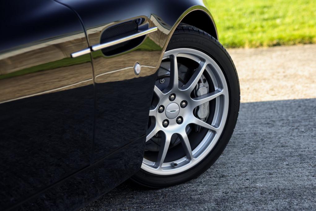 2005 Aston Martin Vanquish