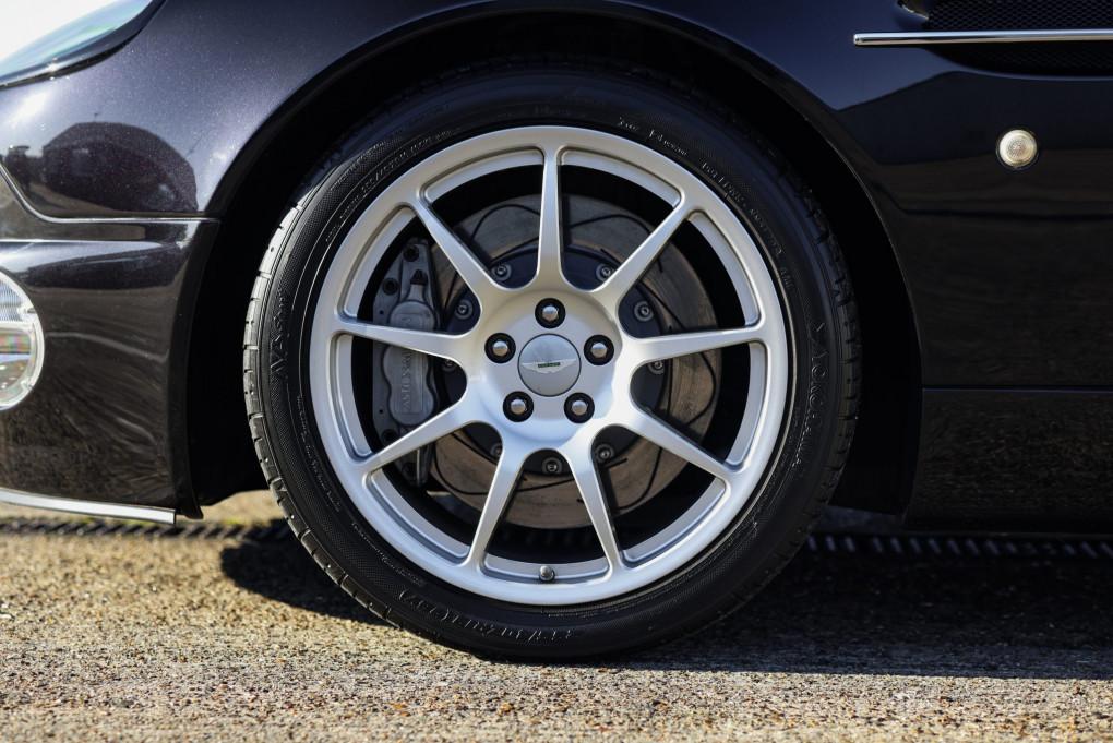 2005 Aston Martin Vanquish