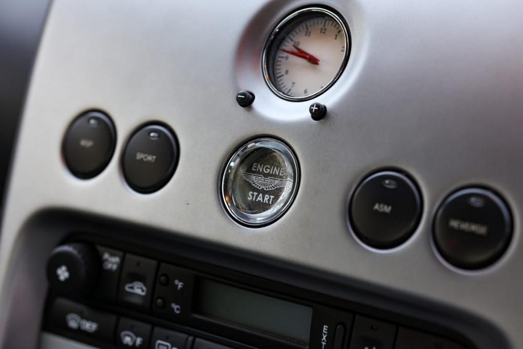 2005 Aston Martin Vanquish