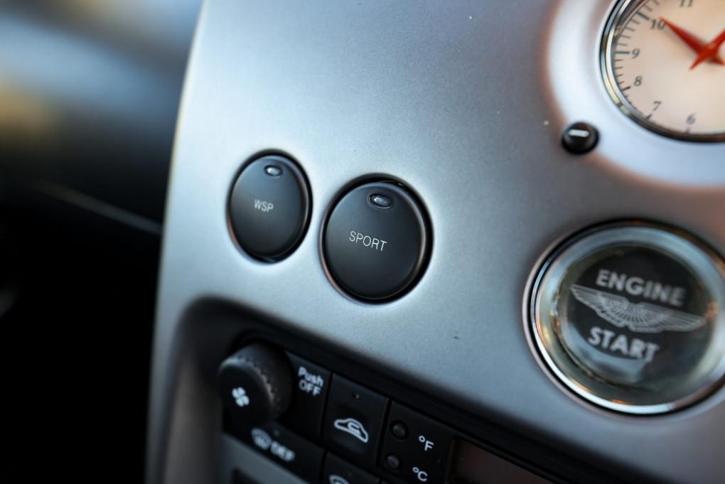 2005 Aston Martin Vanquish