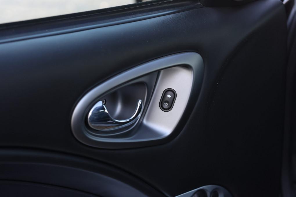 2005 Aston Martin Vanquish