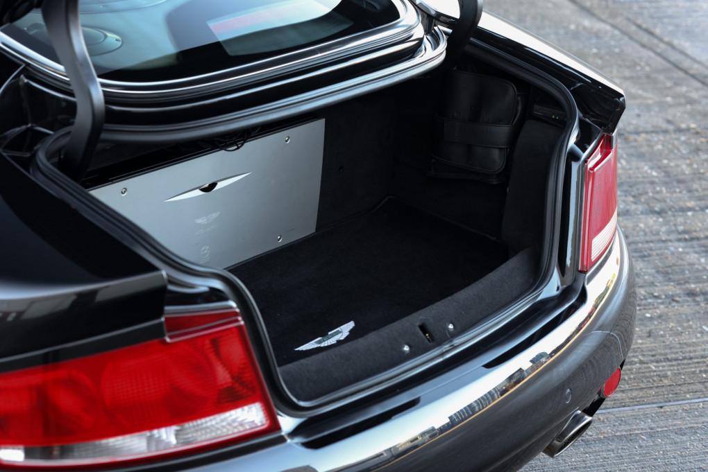 2005 Aston Martin Vanquish