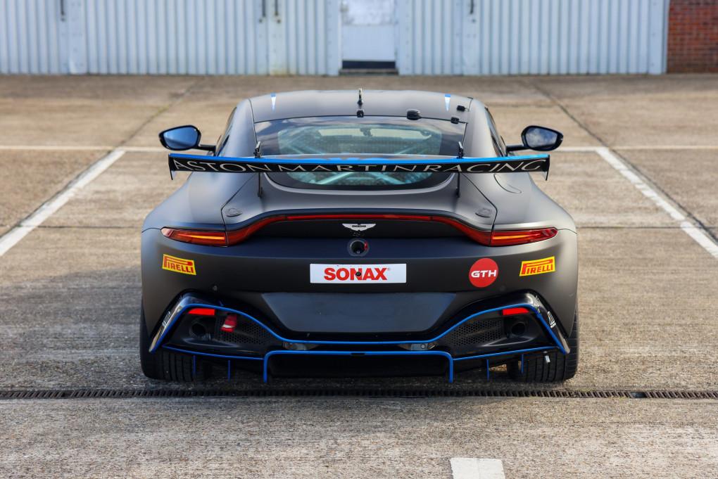 2022 Aston Martin Vantage