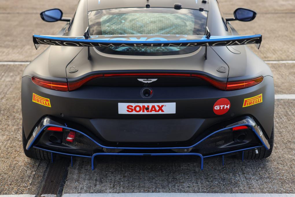 2022 Aston Martin Vantage