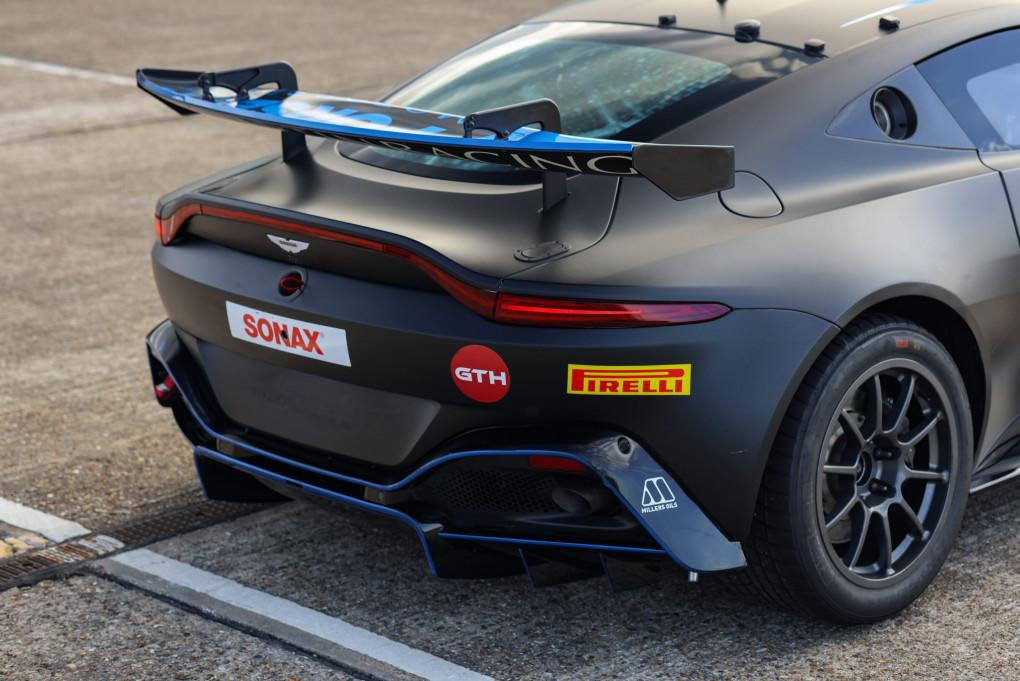 2022 Aston Martin Vantage