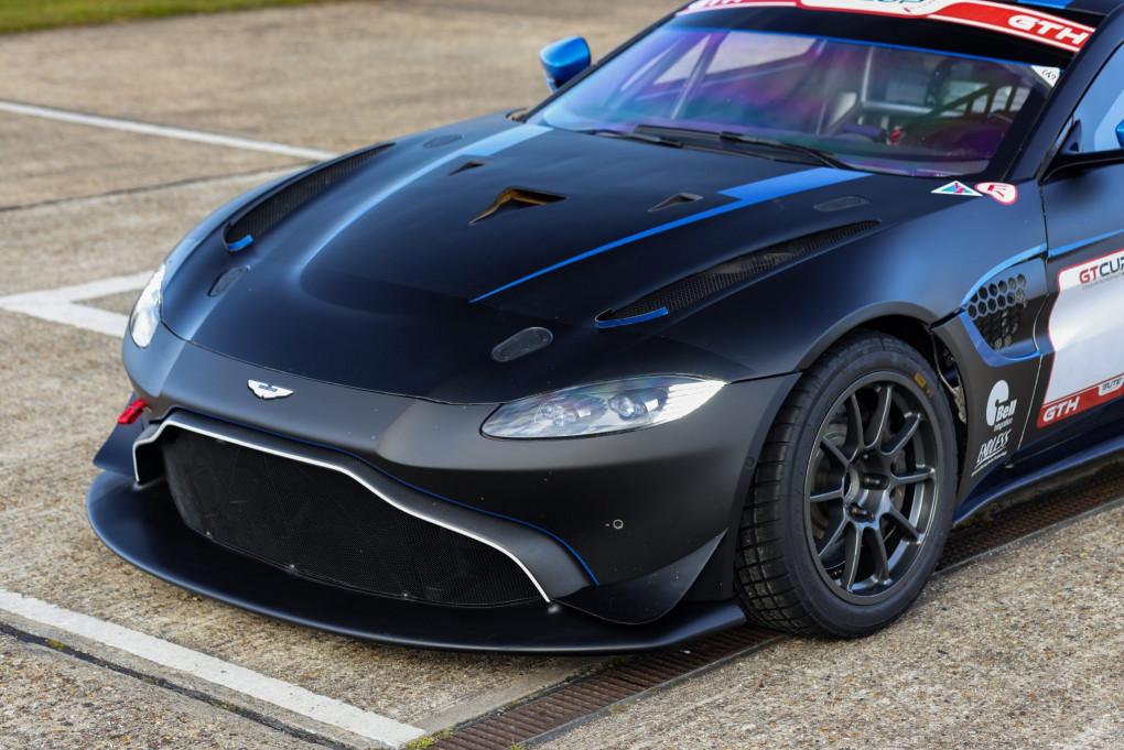 2022 Aston Martin Vantage