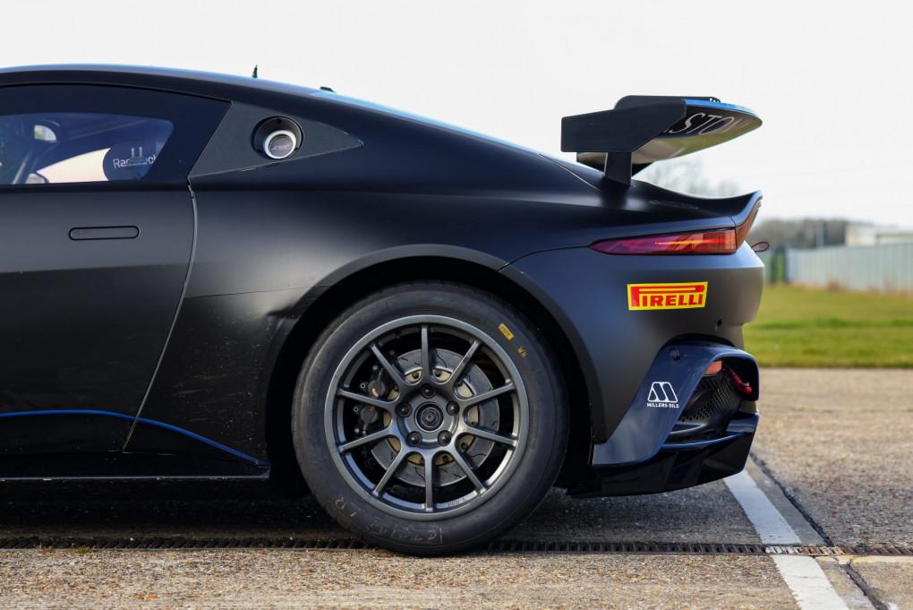 2022 Aston Martin Vantage