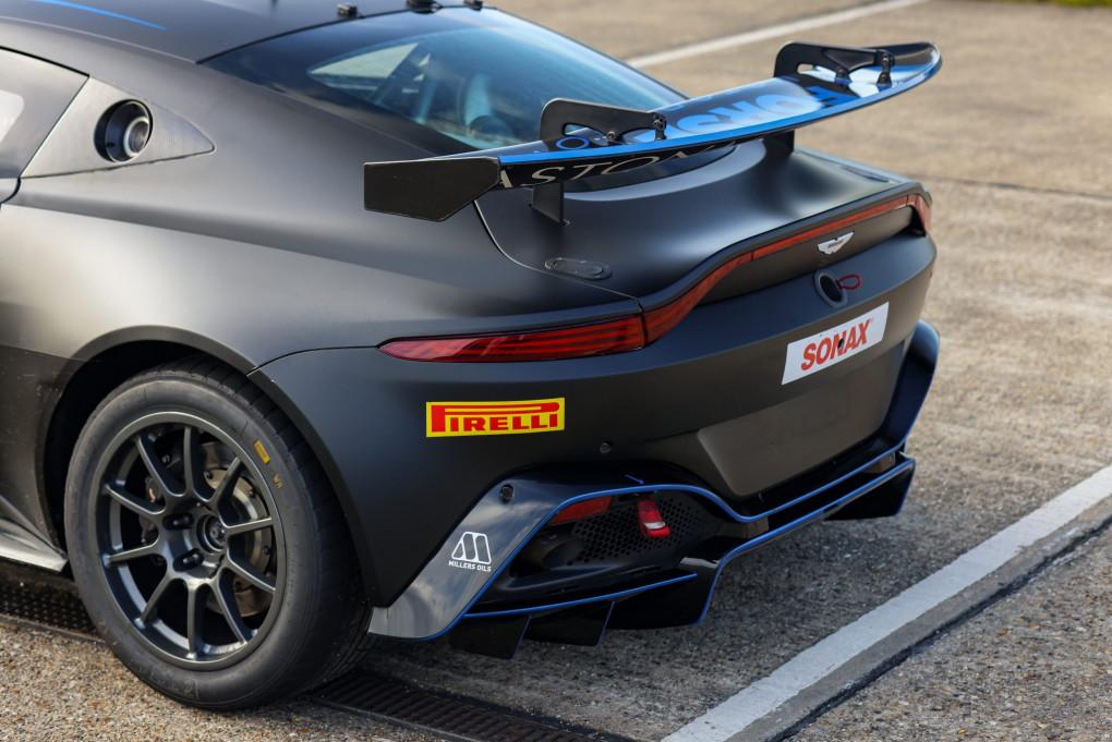 2022 Aston Martin Vantage