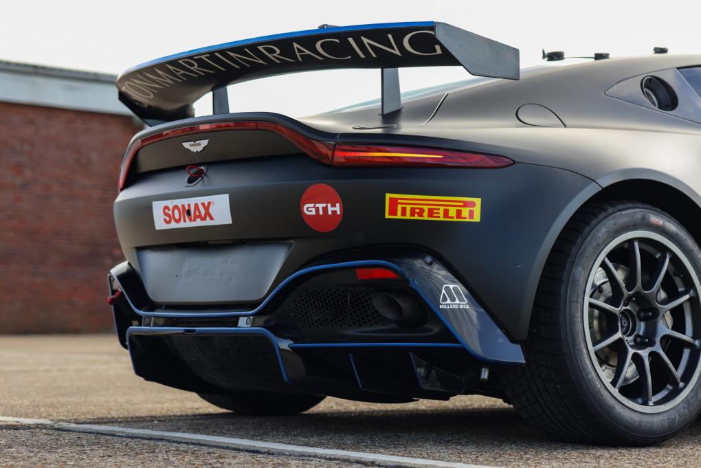 2022 Aston Martin Vantage