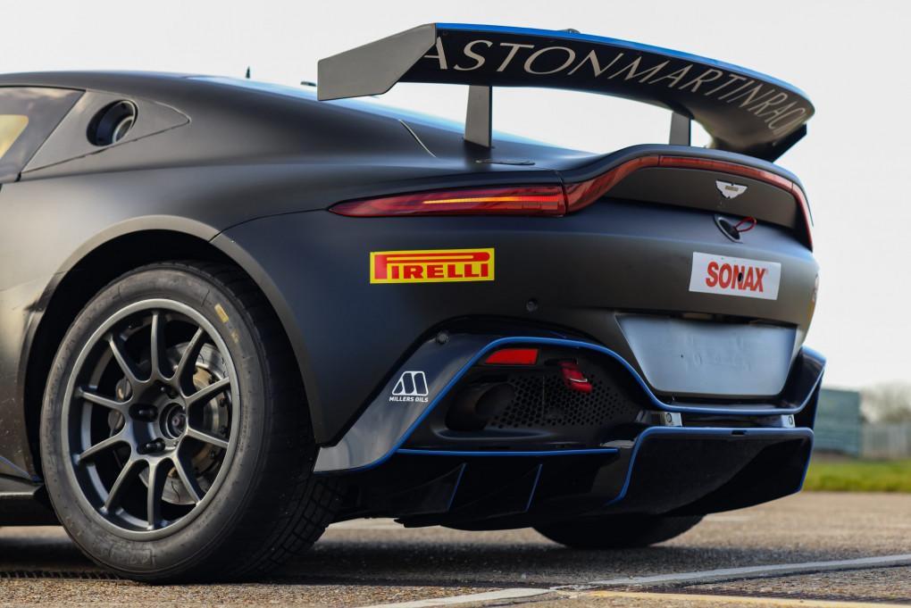 2022 Aston Martin Vantage