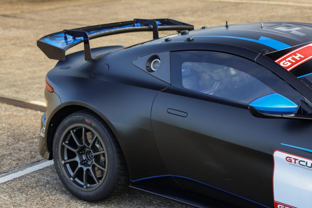 2022 Aston Martin Vantage