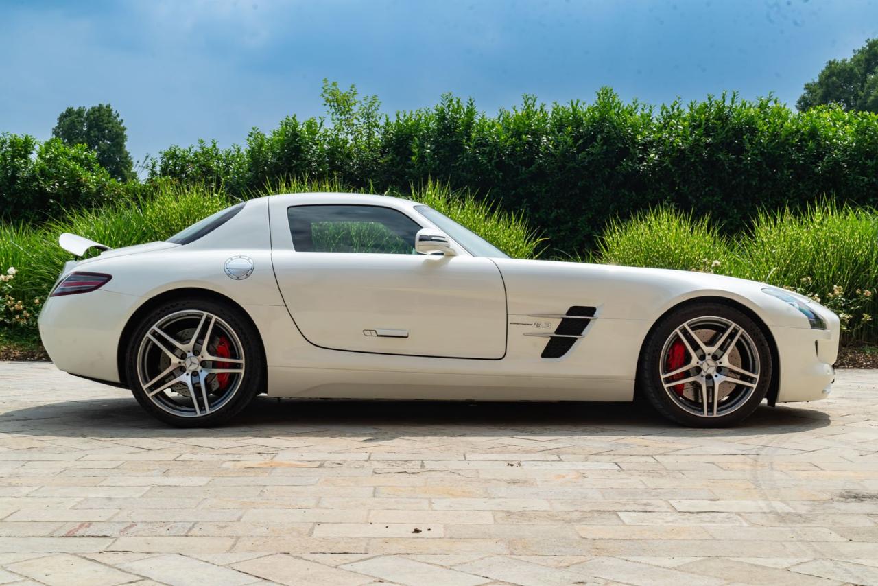 2010 Mercedes - Benz SLS AMG