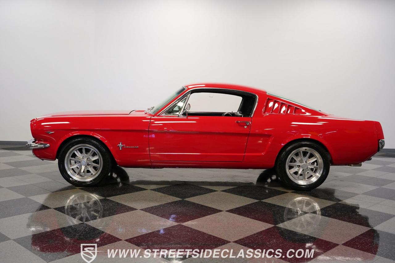 1966 Ford Mustang 2+2 Fastback Restomod