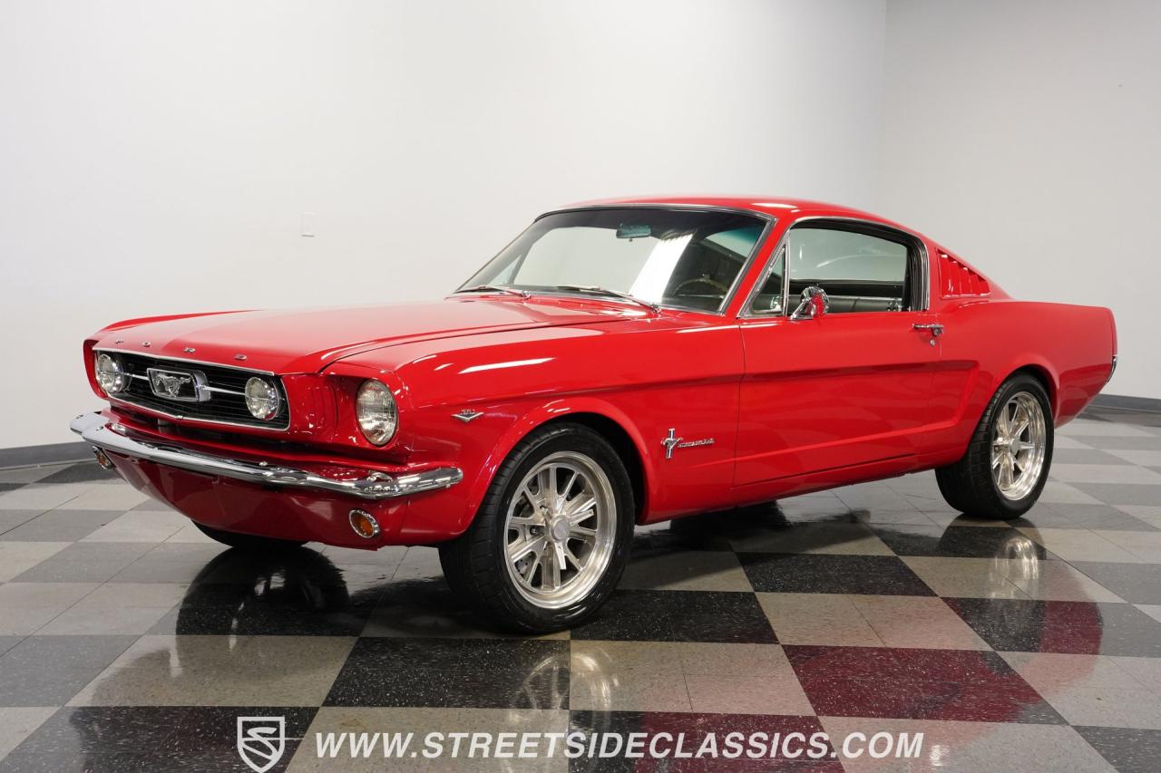 1966 Ford Mustang 2+2 Fastback Restomod