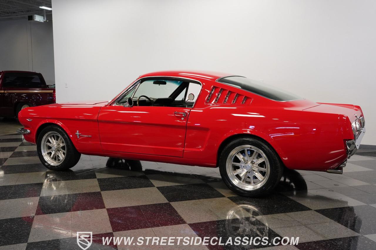 1966 Ford Mustang 2+2 Fastback Restomod