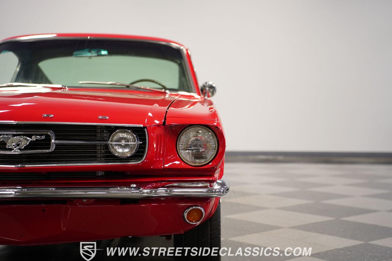1966 Ford Mustang 2+2 Fastback Restomod