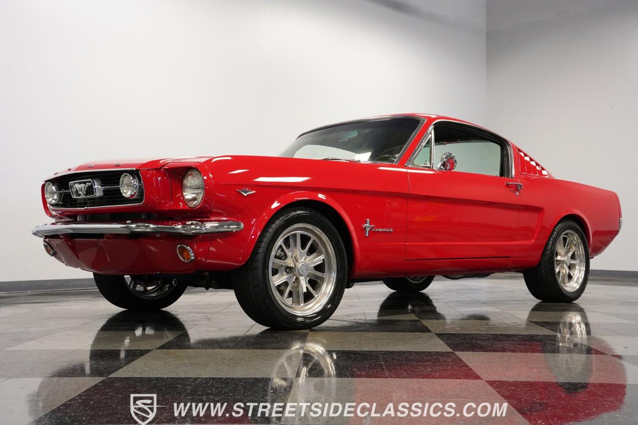 1966 Ford Mustang 2+2 Fastback Restomod