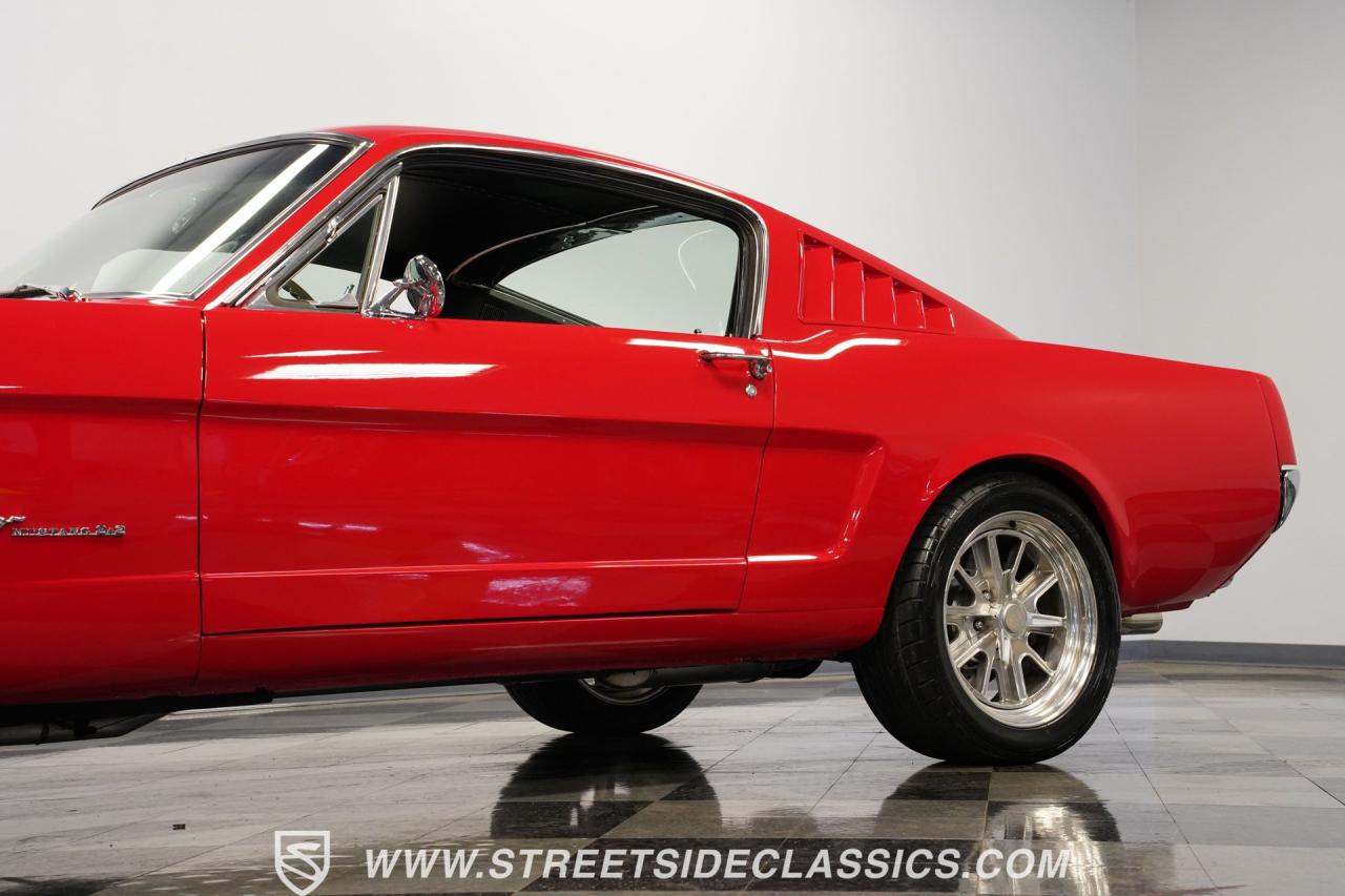 1966 Ford Mustang 2+2 Fastback Restomod