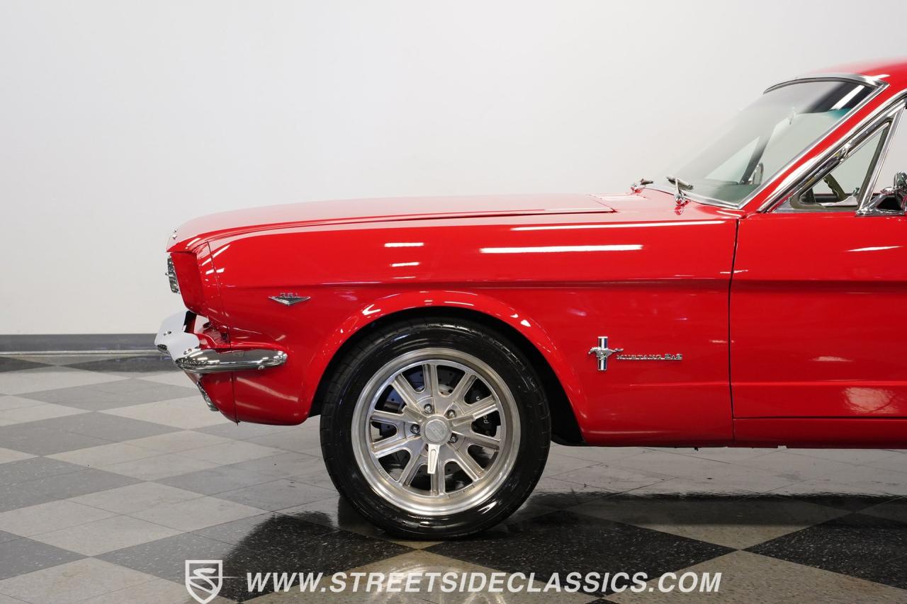 1966 Ford Mustang 2+2 Fastback Restomod