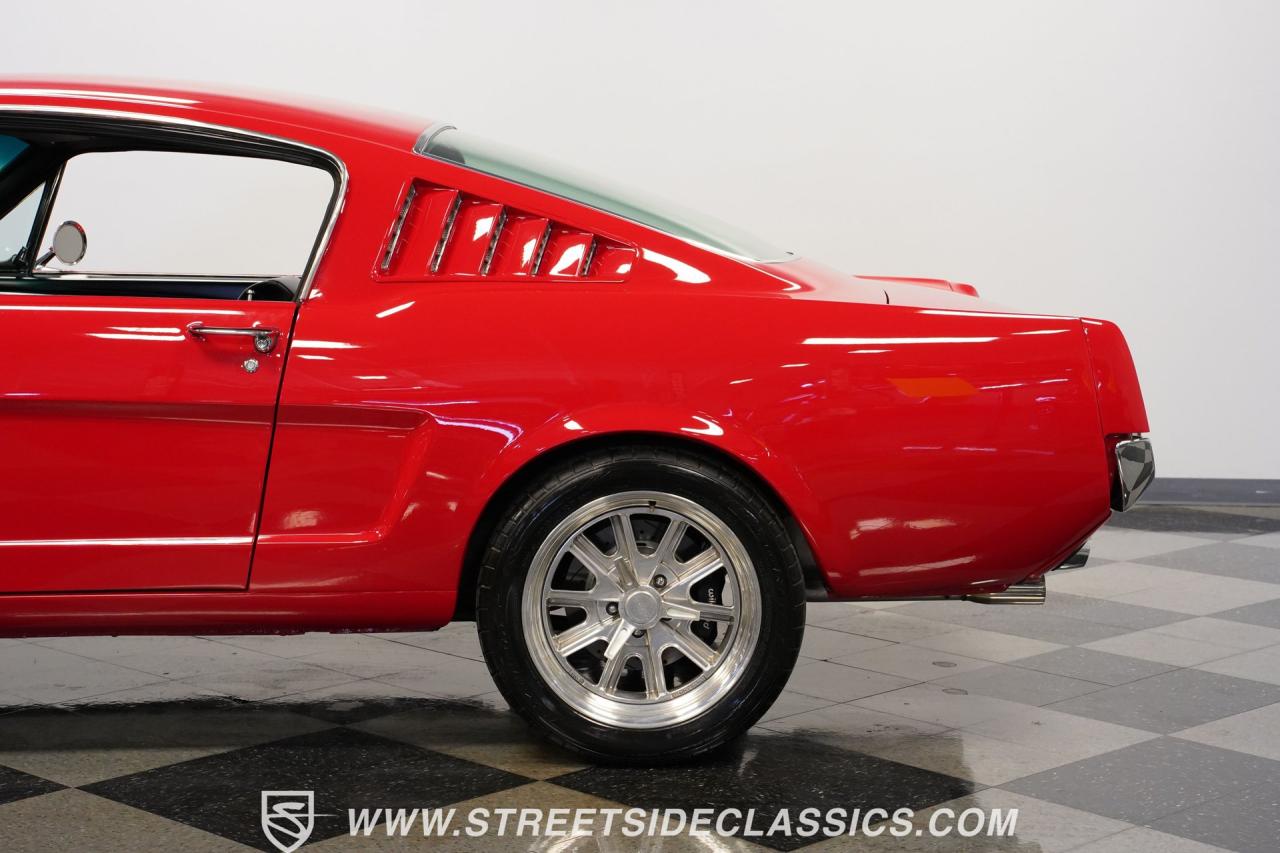 1966 Ford Mustang 2+2 Fastback Restomod