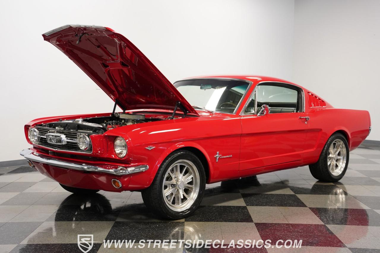 1966 Ford Mustang 2+2 Fastback Restomod