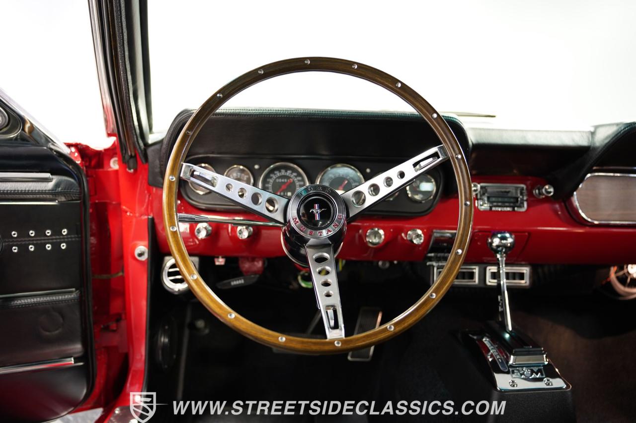 1966 Ford Mustang 2+2 Fastback Restomod