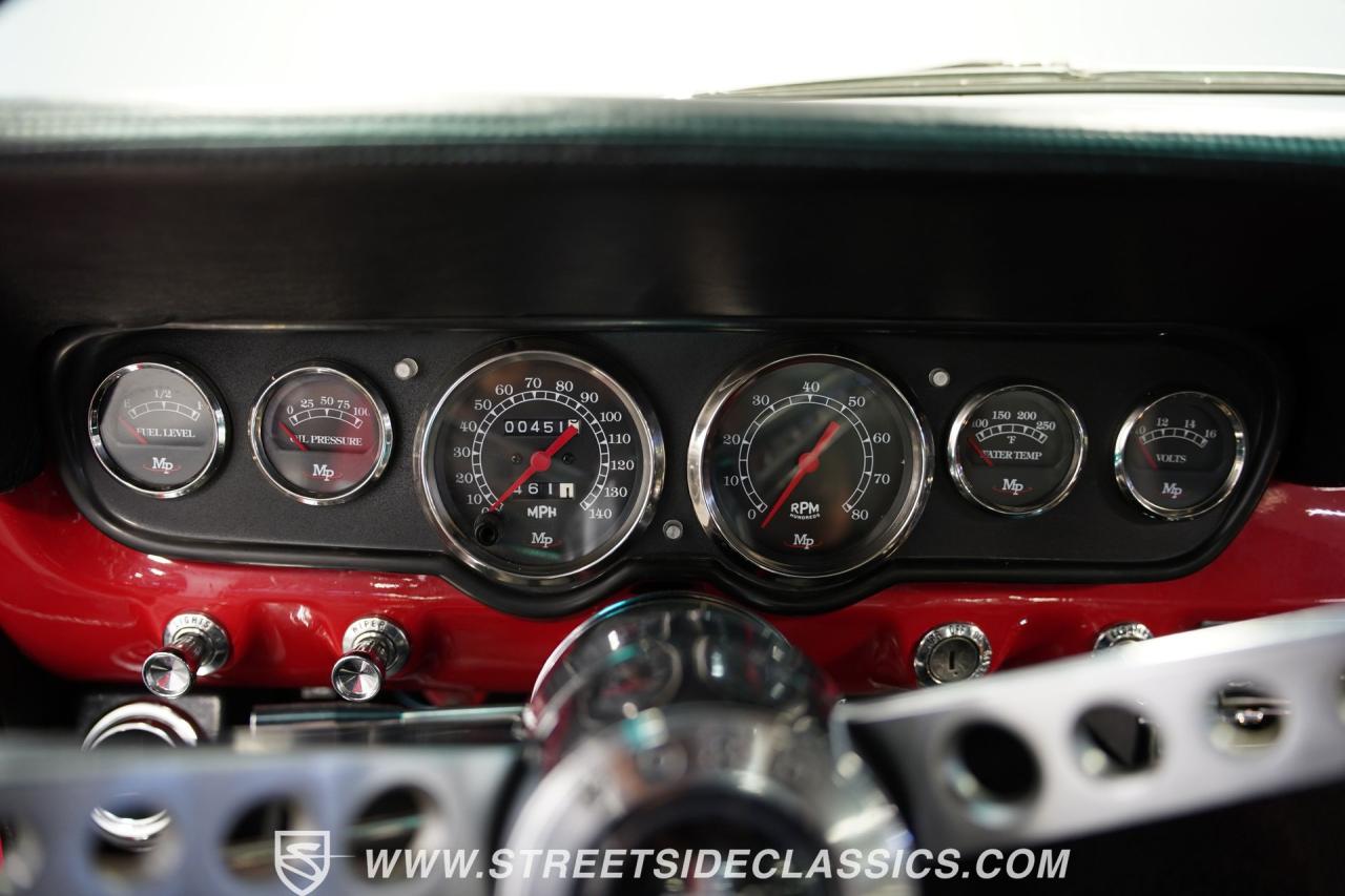 1966 Ford Mustang 2+2 Fastback Restomod