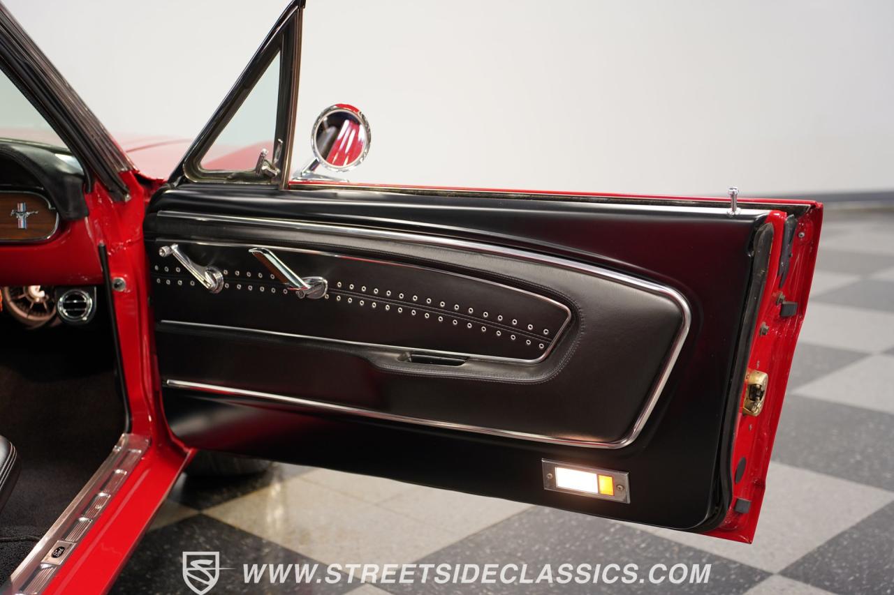 1966 Ford Mustang 2+2 Fastback Restomod