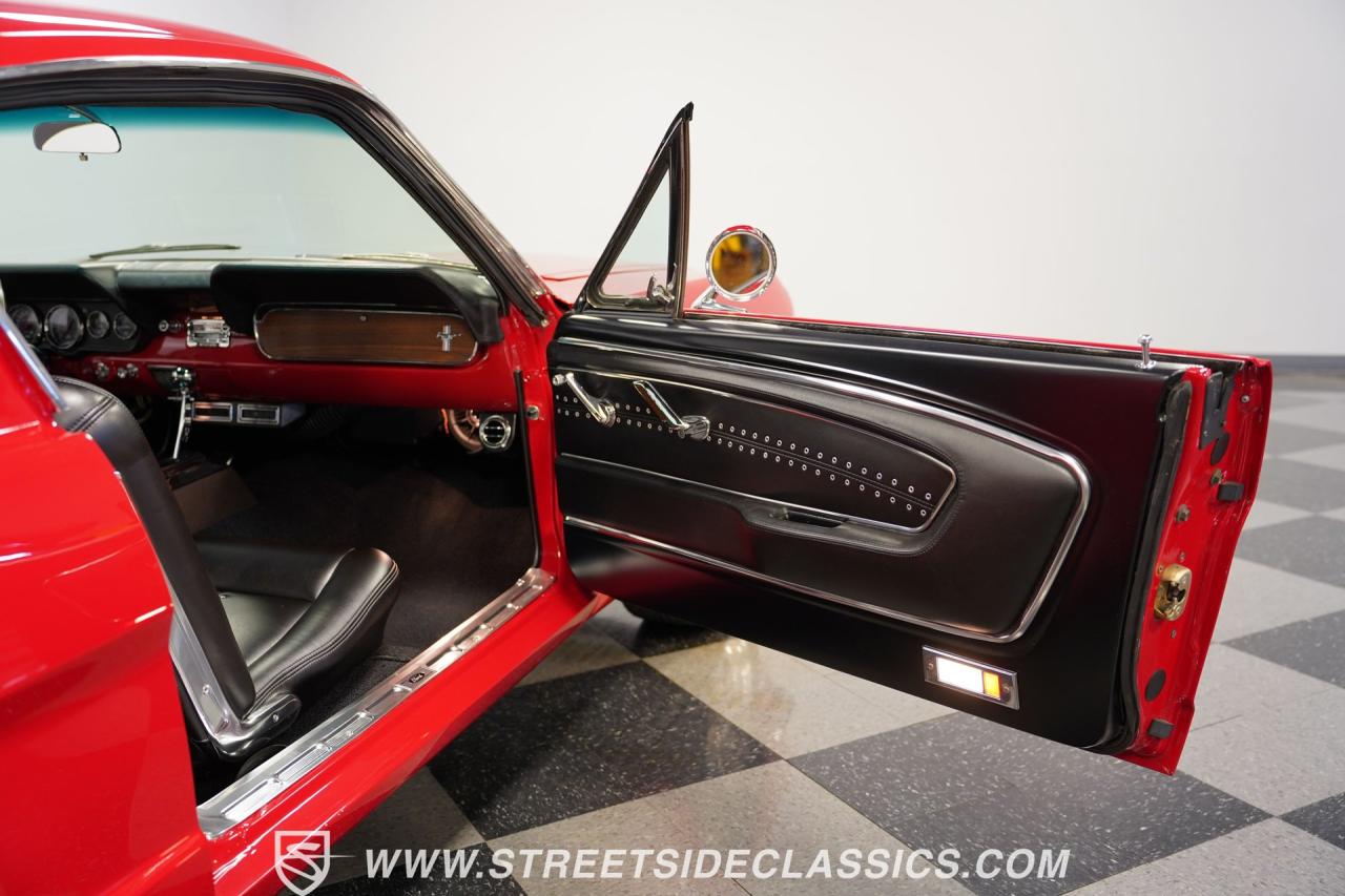 1966 Ford Mustang 2+2 Fastback Restomod