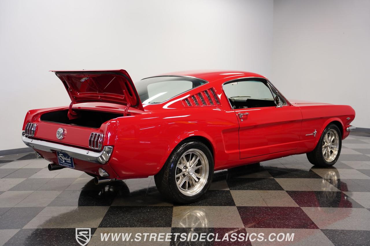 1966 Ford Mustang 2+2 Fastback Restomod