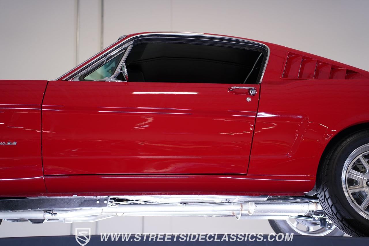 1966 Ford Mustang 2+2 Fastback Restomod