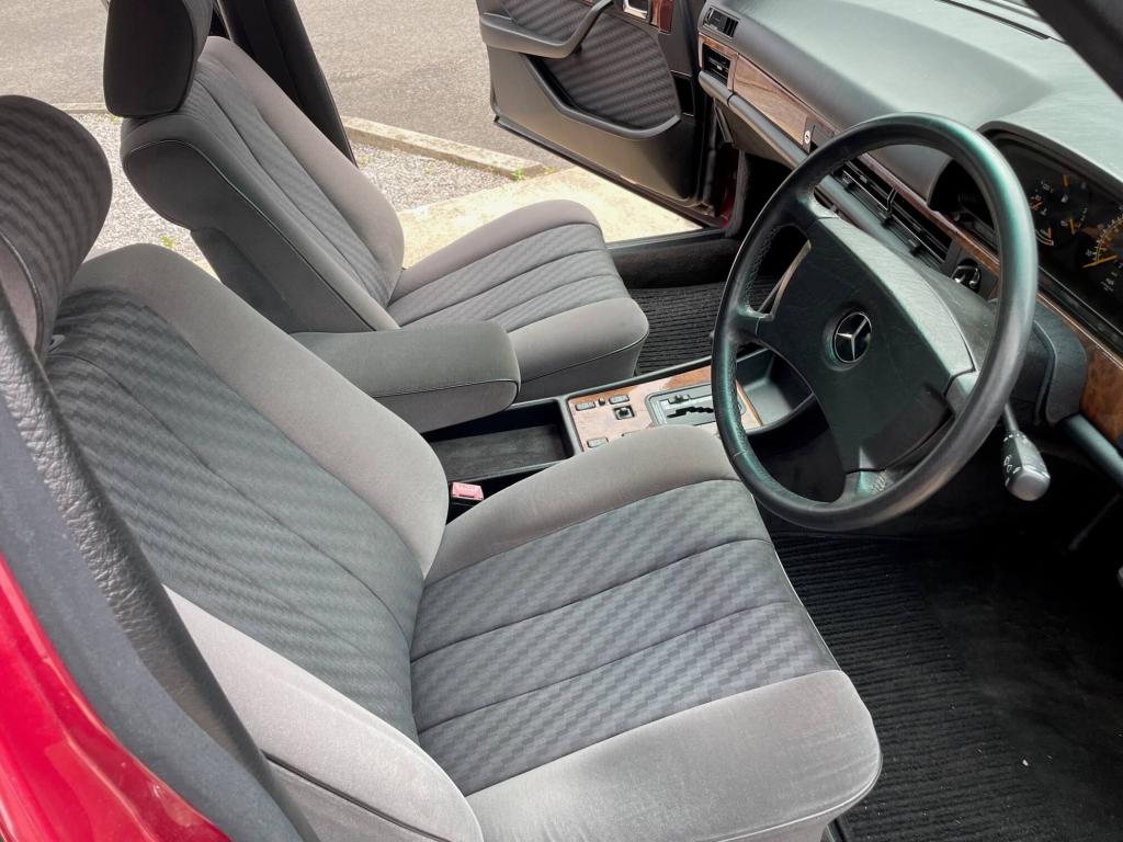 1992 Mercedes - Benz 300SE