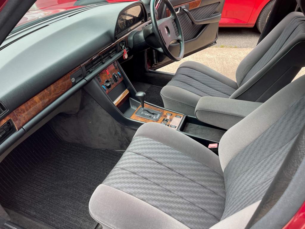 1992 Mercedes - Benz 300SE