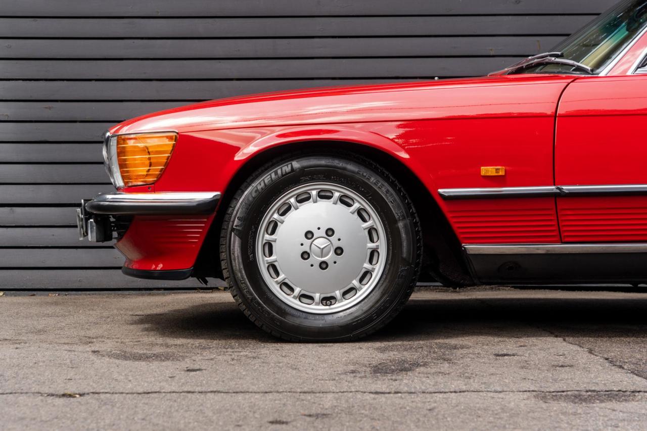 1989 Mercedes - Benz 300SL (R107)