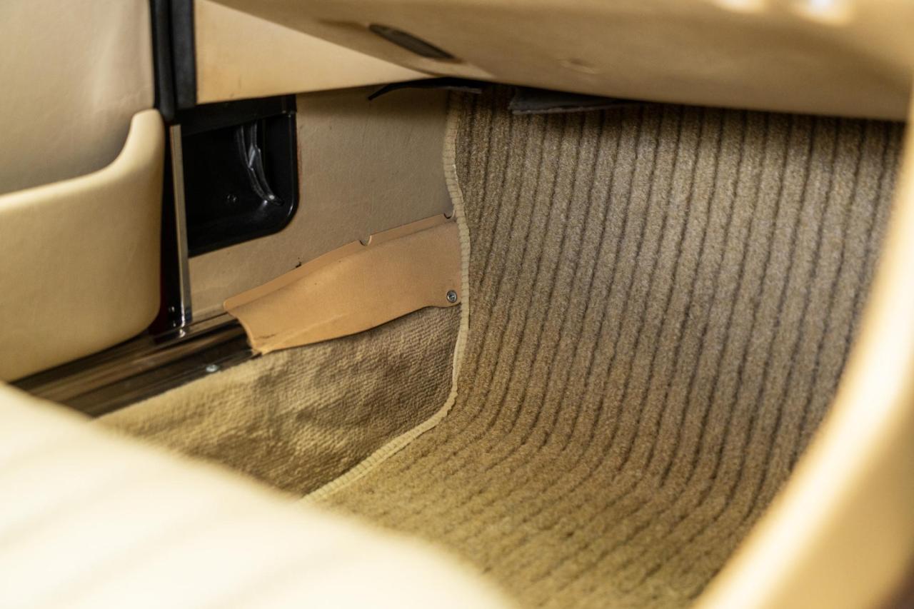 1989 Mercedes - Benz 300SL (R107)