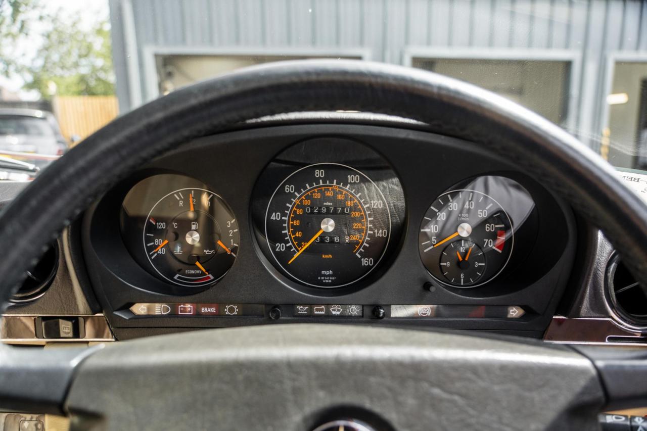 1989 Mercedes - Benz 300SL (R107)