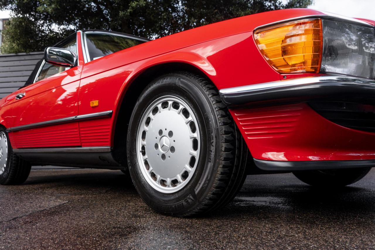 1989 Mercedes - Benz 300SL (R107)