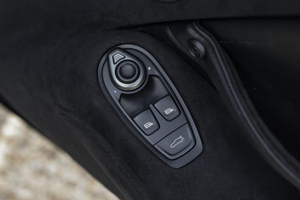 2021 Aston Martin Vantage