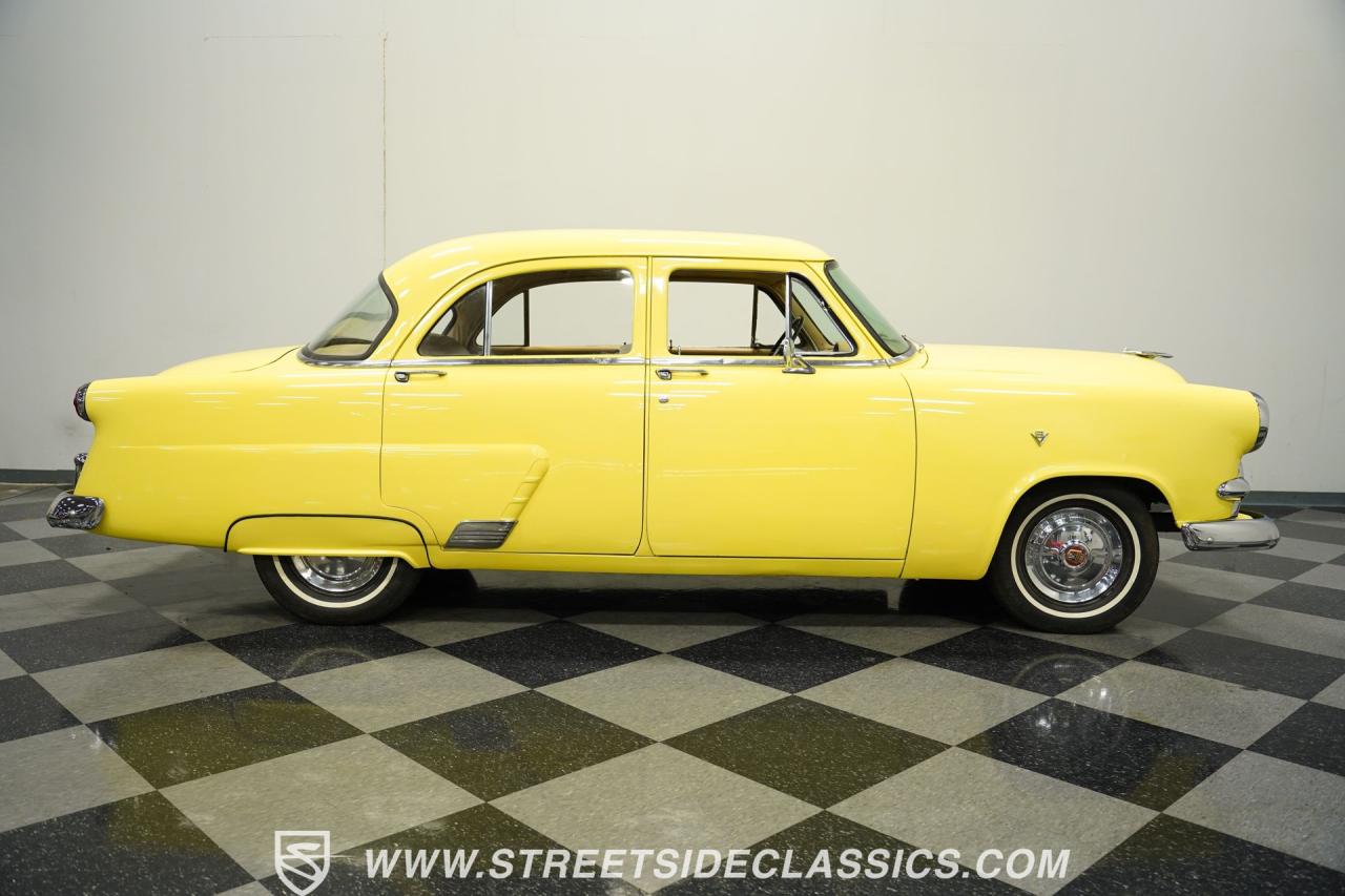 1953 Ford Mainline Fordor