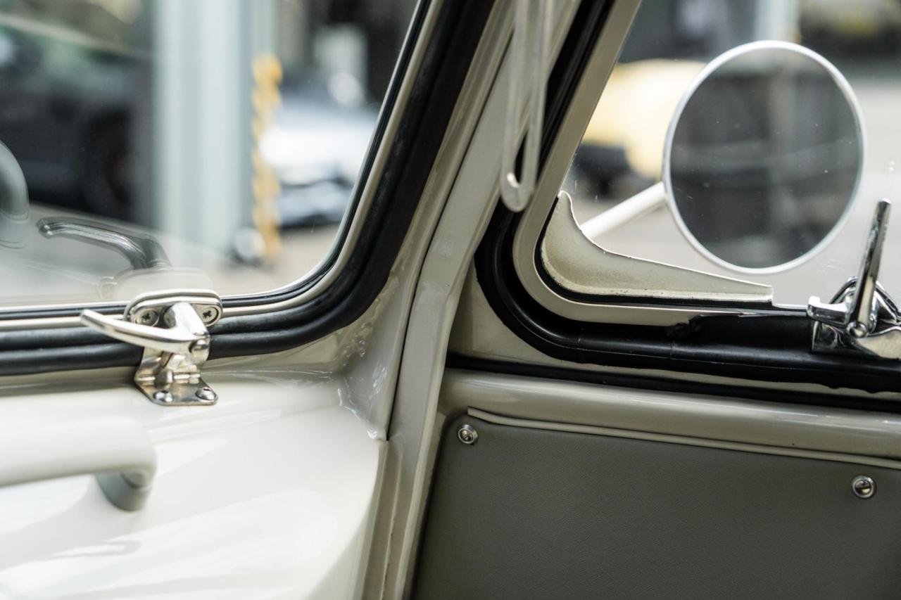 1958 Volkswagen TYPE 2 23