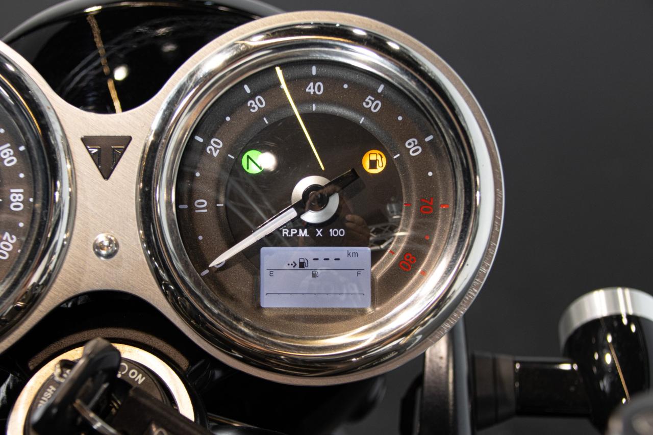 2017 Triumph BONNEVILLE T100 BLACK