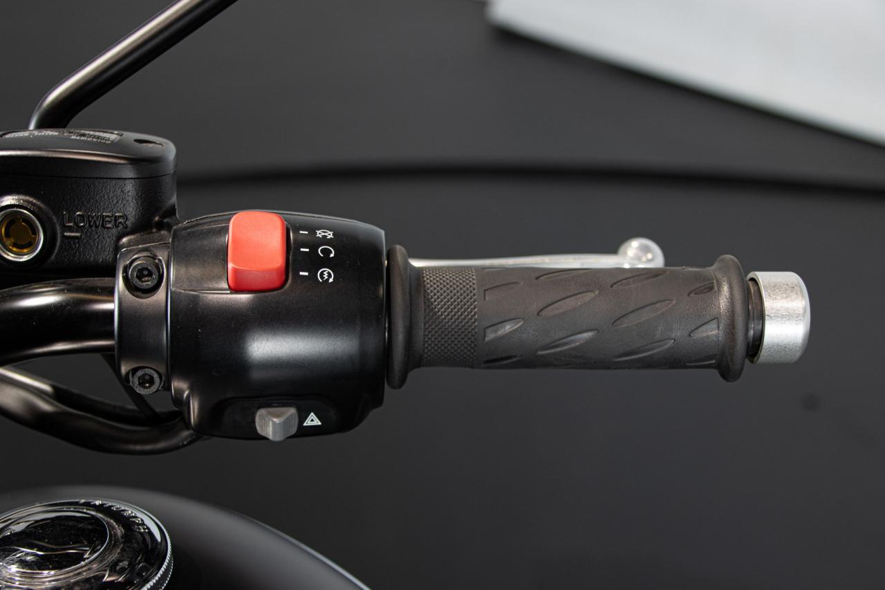 2017 Triumph BONNEVILLE T100 BLACK